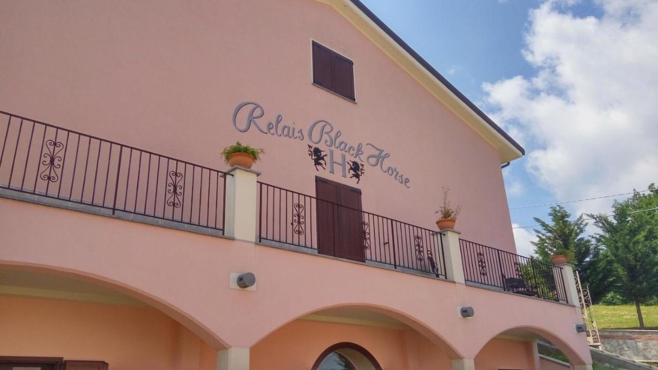 Relais Black Horse Millesimo Ngoại thất bức ảnh