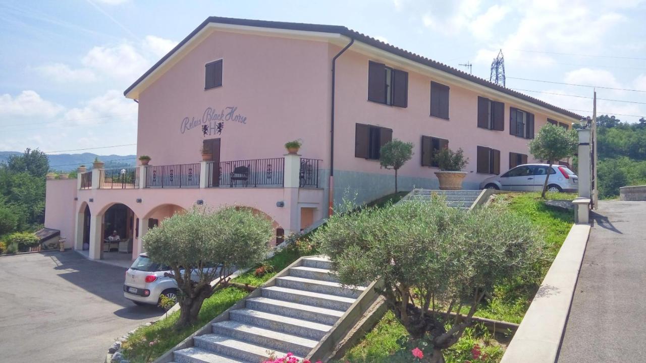 Relais Black Horse Millesimo Ngoại thất bức ảnh