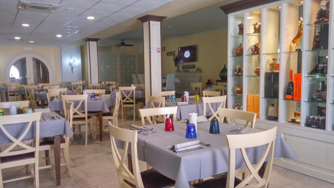 Relais Black Horse Millesimo Ngoại thất bức ảnh