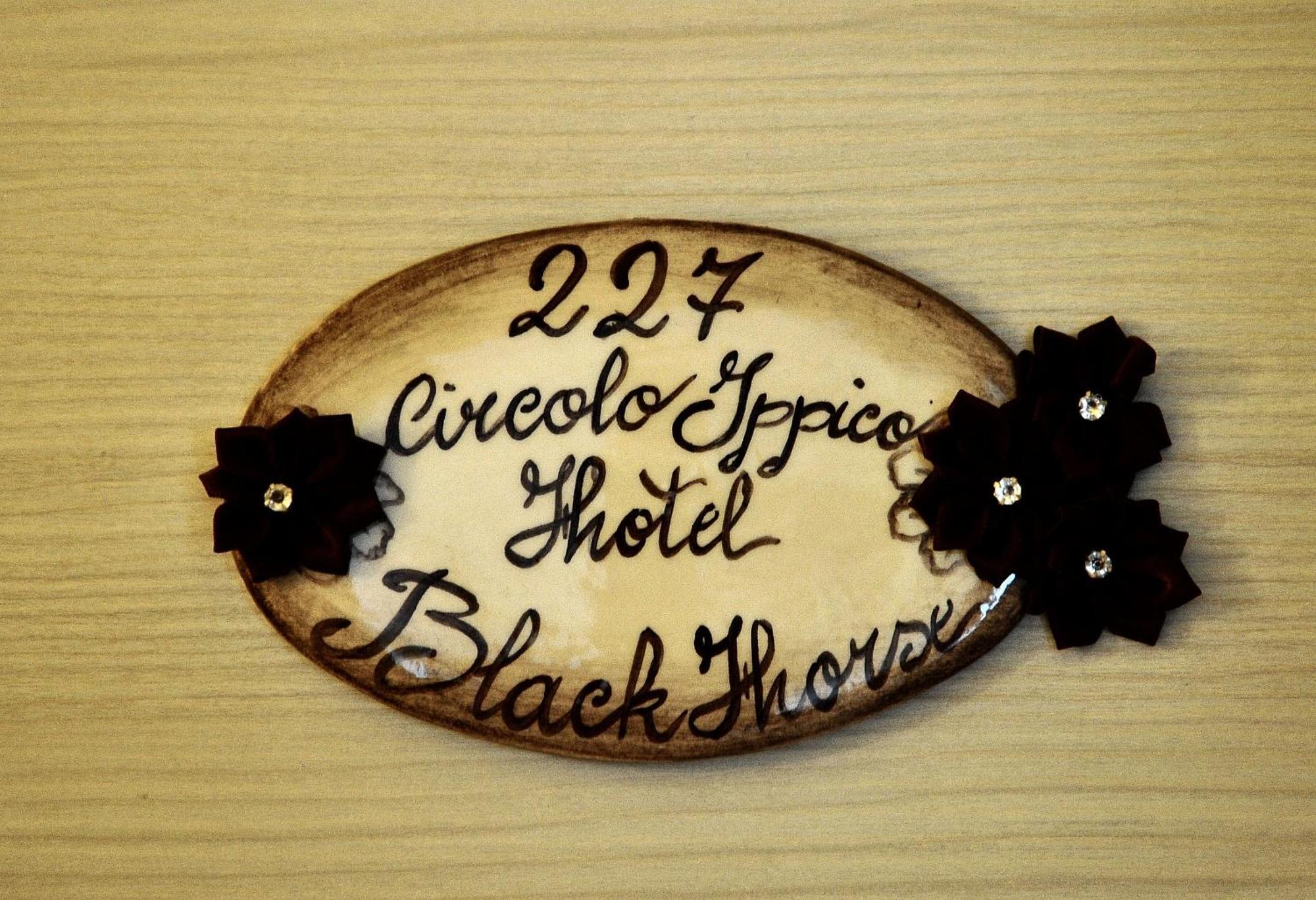 Relais Black Horse Millesimo Phòng bức ảnh