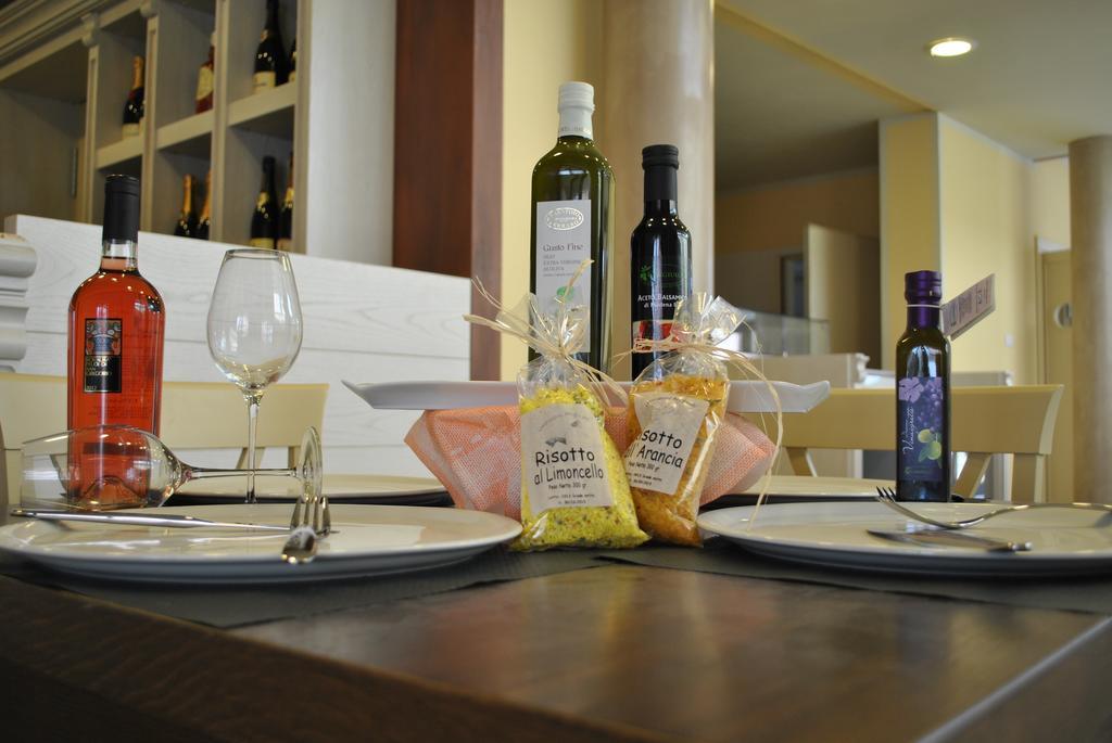 Relais Black Horse Millesimo Ngoại thất bức ảnh